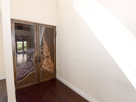 3rd image of 3511 Emerald Isle Dr