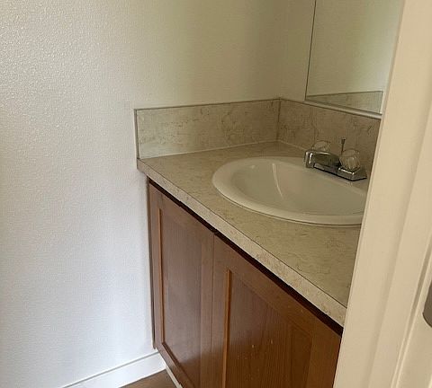 5th image of 1120 Broadway St #B
