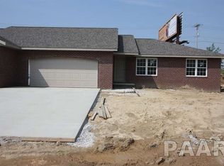 423 S Hamptons Cv, Peoria, IL 61607