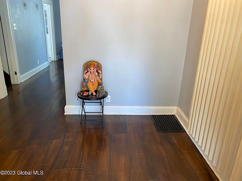 4th image of 401 Furman Street