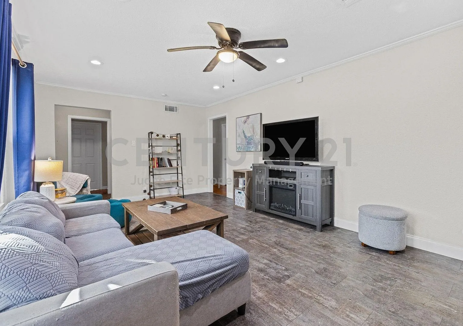 You're Going to LOVE This Tastefully Updated 3/2/1 in Waco! — Photo 4