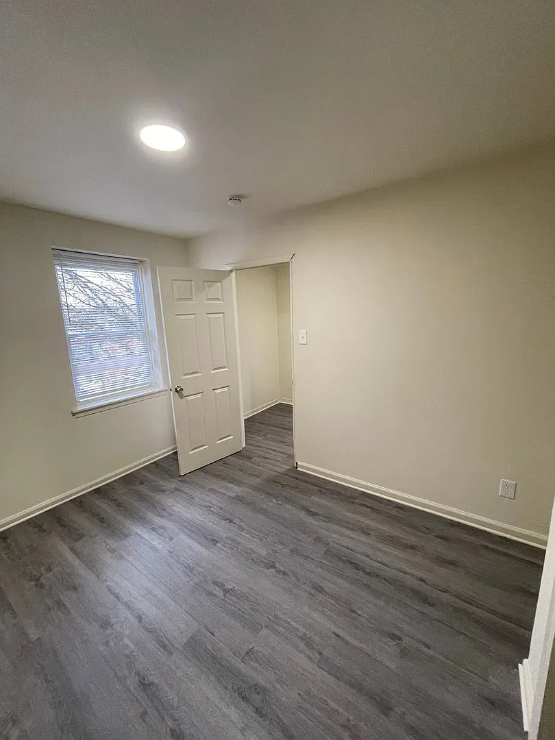 Four Bedroom House For Rent — Photo 4