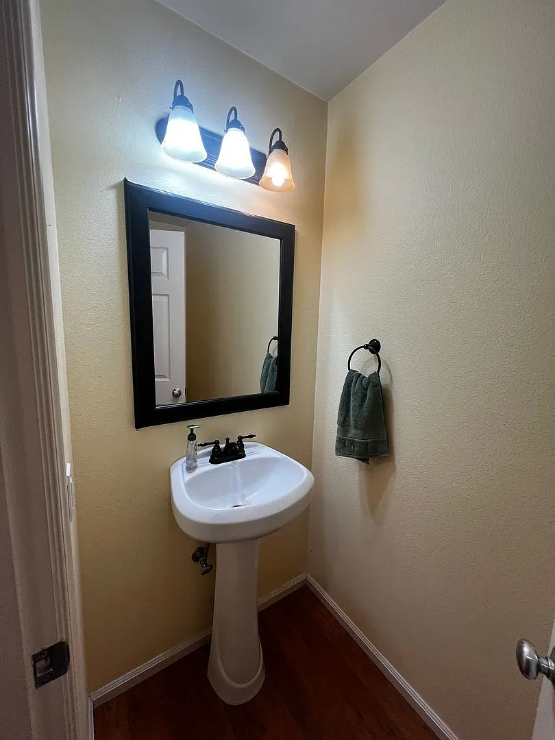 2BD 2BA Condo in Beautiful Downtown Lynden! — Photo 1