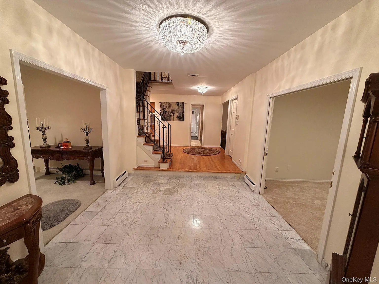 5 bed, 3.0 bath, 3400 sqft, $7,000 — Photo 2