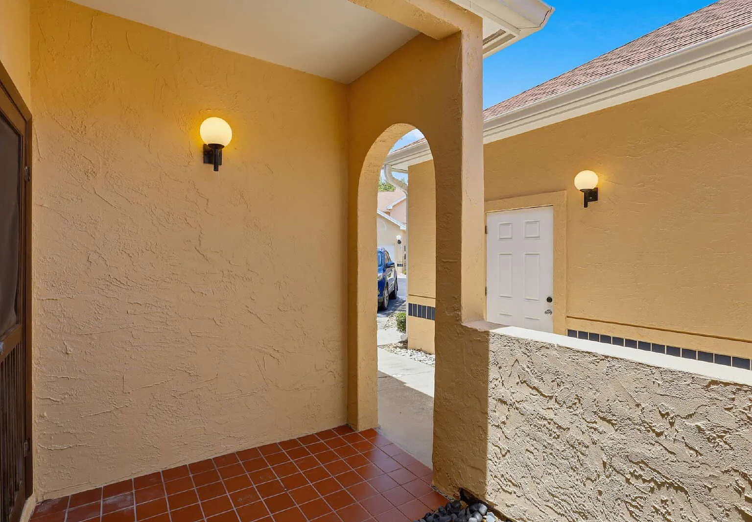 3 bed, 2.5 bath, 1875 sqft, $2,550 — Photo 2