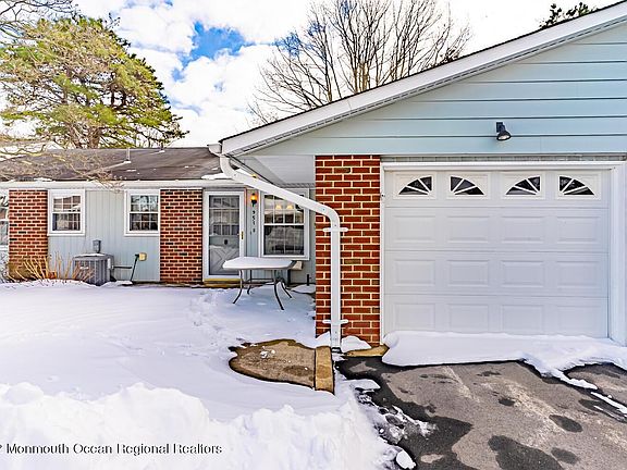 2nd image of 951B Argyll Cir