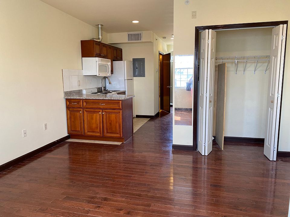 1st image of 535 Washington Ave #4