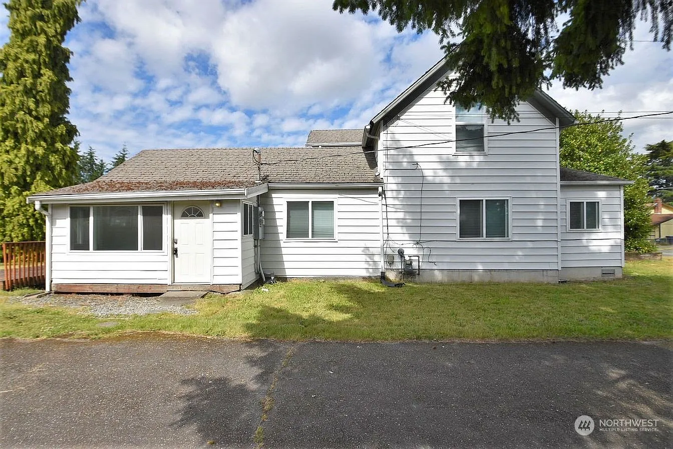 2611 S 135th Street photo 1