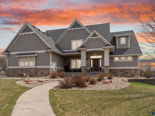 2201 W Sleigh Creek Trl, Sioux Falls, SD 57108