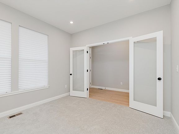 4th image of 15099 Covebrook Ln