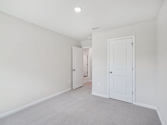 3rd image of 712 Southland Dr