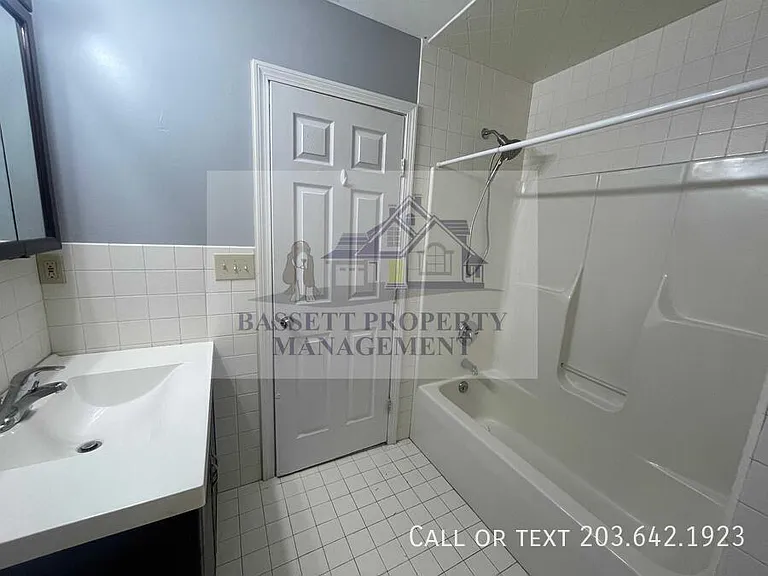 25 Cumley St #1 — Photo 16