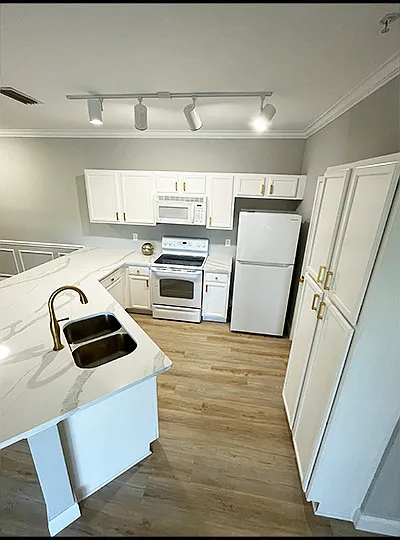 2 bed, 990 sqft, $1,585 — Photo 4