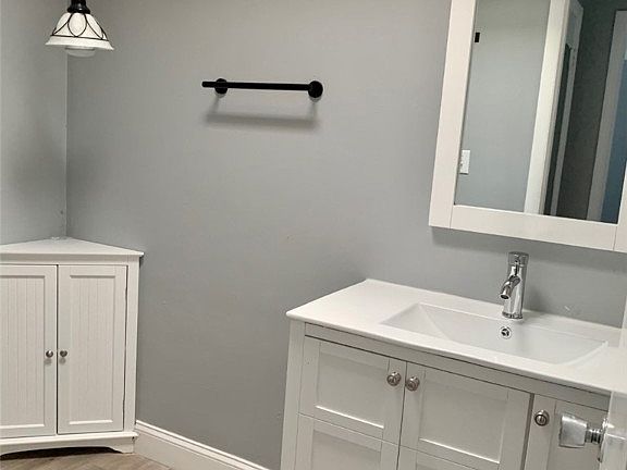 4th image of 5559 Hamlet Ln