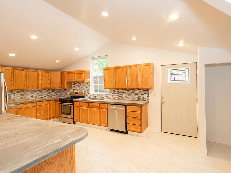1270 Kendrick Rd NE — Photo 6