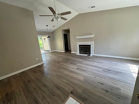 2nd image of 1052 Longstreet Dr