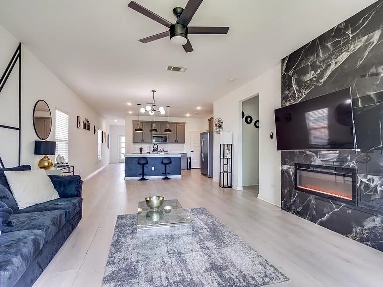 3351 Conroe St — Photo 5