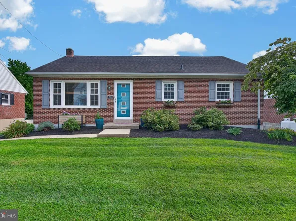 36 W Charlotte St, Millersville, PA 17551
