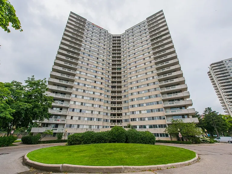 220 Steeles Ave W #A — Photo 3