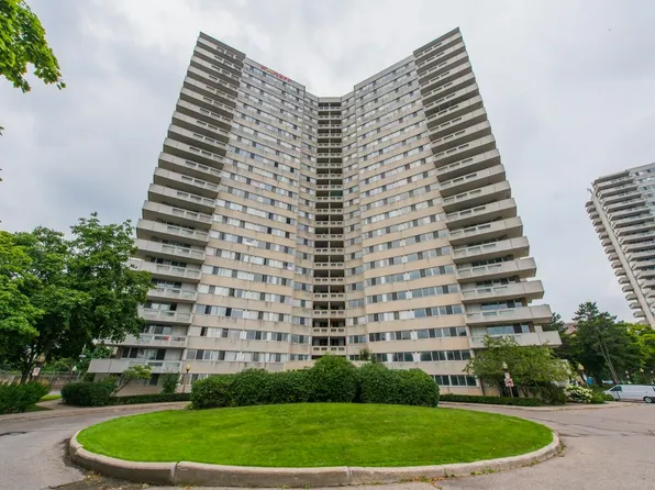 210 Steeles Ave W, Brampton, ON