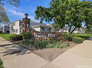 702 E Old Willow Rd #101-B, Prospect Heights, IL 60070