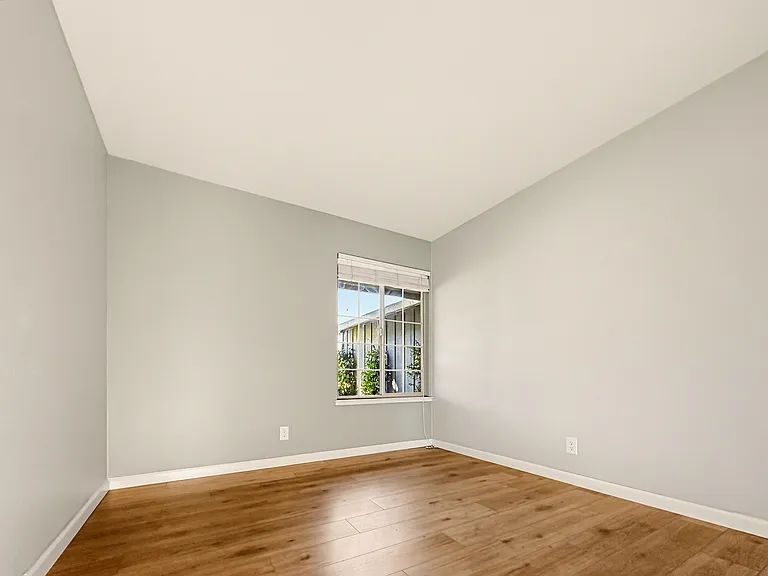 934 Kern Ct — Photo 9