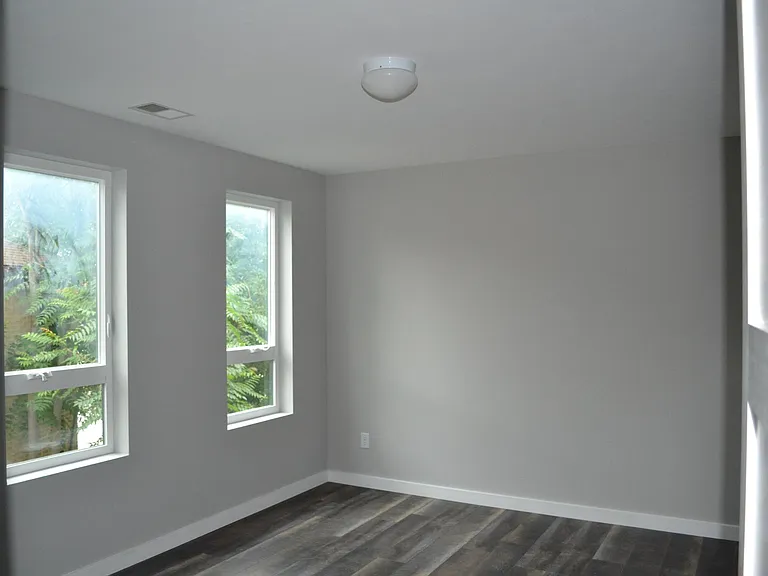867 20th St #2 — Photo 5