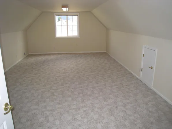 3285 Lakemont Dr, Eugene, OR 97408