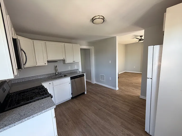 1216 Louise St #2 — Photo 4