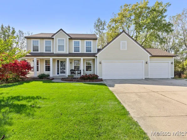 6869 Lake Bluff Dr NE, Comstock Park, MI 49321
