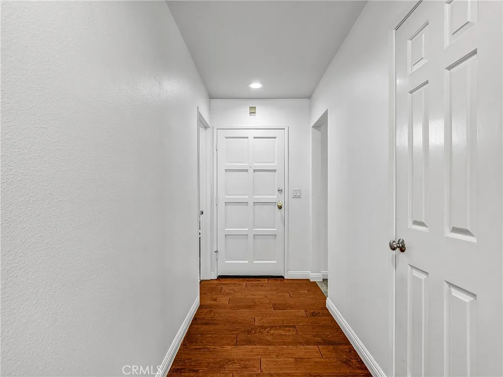 2 bed, 2.5 bath, 1959 sqft, $4,750 — Photo 2