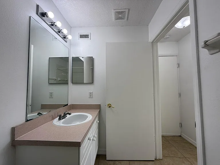 316 Mango Dr #B — Photo 7