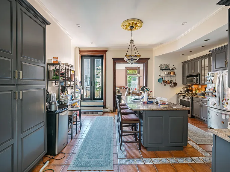 200 Jefferson Ave #1 — Photo 4