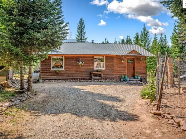 388 Trillium Ln, Moyie Springs, ID 83845