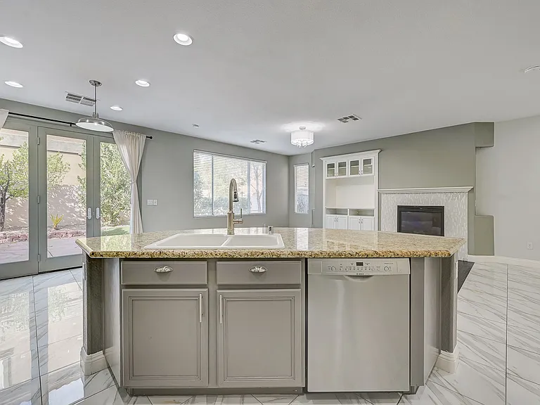 2429 Granada Bluff Ct — Photo 13
