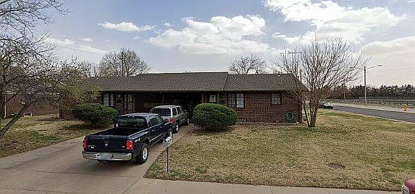 1st image of 901 E 25th Ave