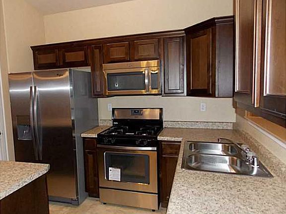 4th image of 7792 Oak Landing Dr