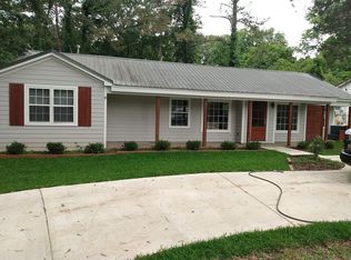 355 Honeysuckle Ln, Vicksburg, MS 39183