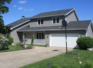 3720 N Woodridge Dr, Decatur, IL 62526