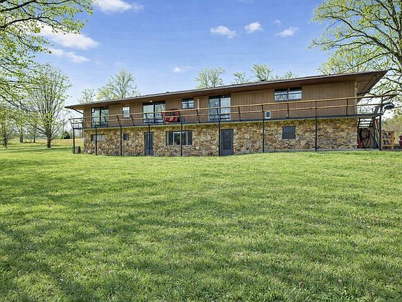 18th image of 1552 New Harmony Rd