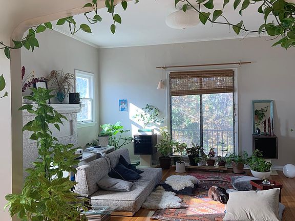 4th image of 1158 1/2 N Westmoreland Ave