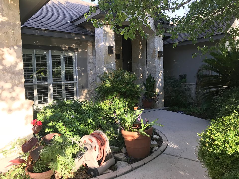 1st image of 401 Oak Knoll Cir
