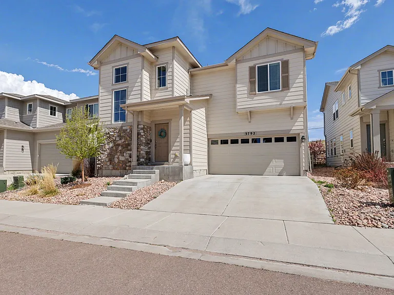 3792 Vineyard Cir — Photo 1