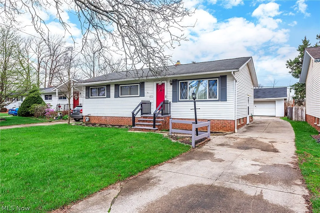 902 Colonel Dr photo 1