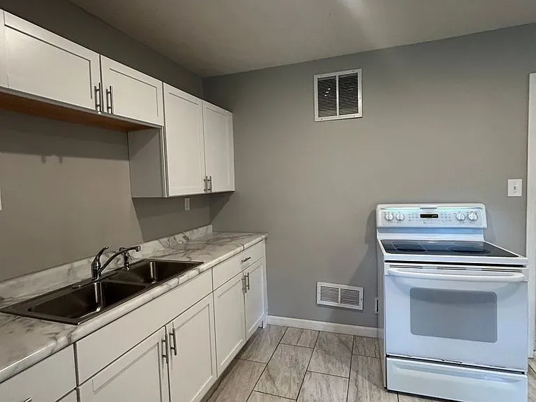 1101 Bancroft St — Photo 5