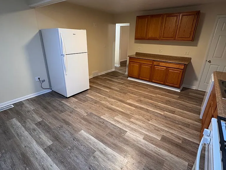 1079 North Ave — Photo 18