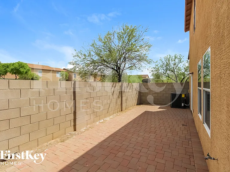 8470 N Placita De La Manzana — Photo 15