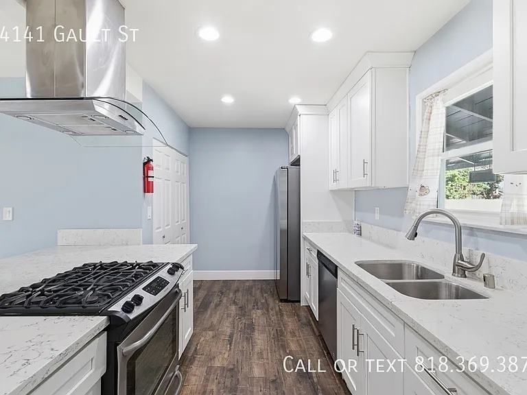 14141 Gault St — Photo 7