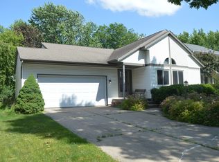 7917 W Oakbrook Cir, Madison, WI 53717