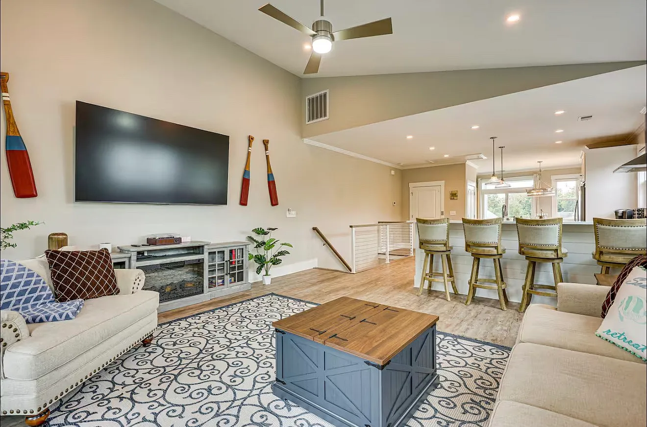 5 bed, 4.5 bath, 2436 sqft, $6,295 — Photo 1